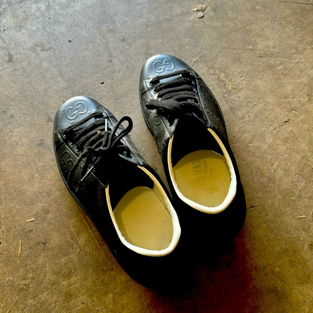 Gucci sneakers brand new only worn to try on. Size too small